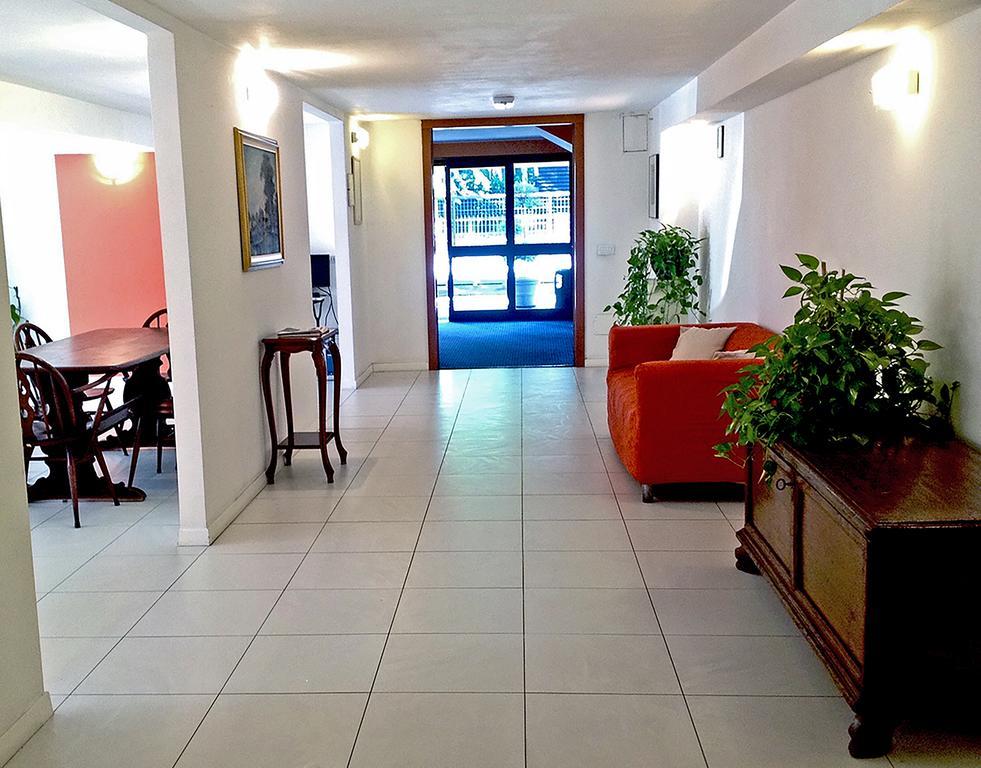 Hotel Forum Rozzano Exterior photo