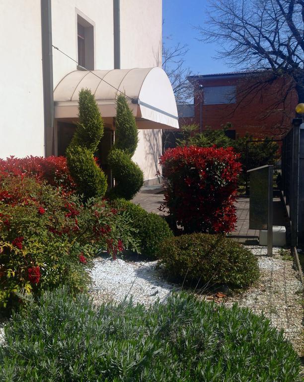 Hotel Forum Rozzano Exterior photo