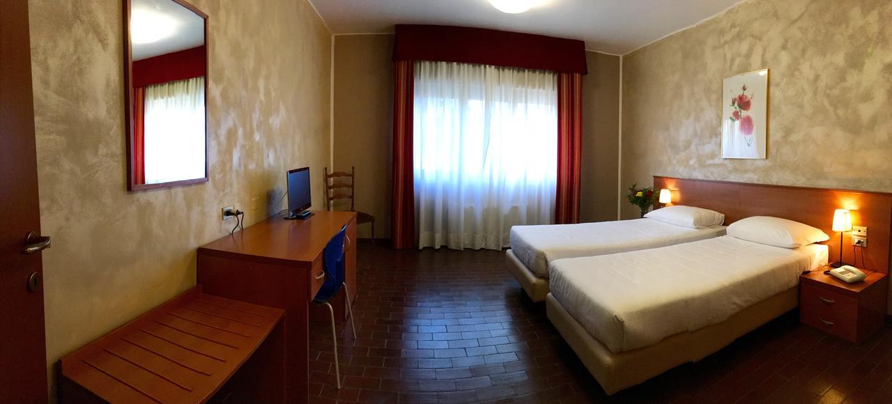 Hotel Forum Rozzano Exterior photo