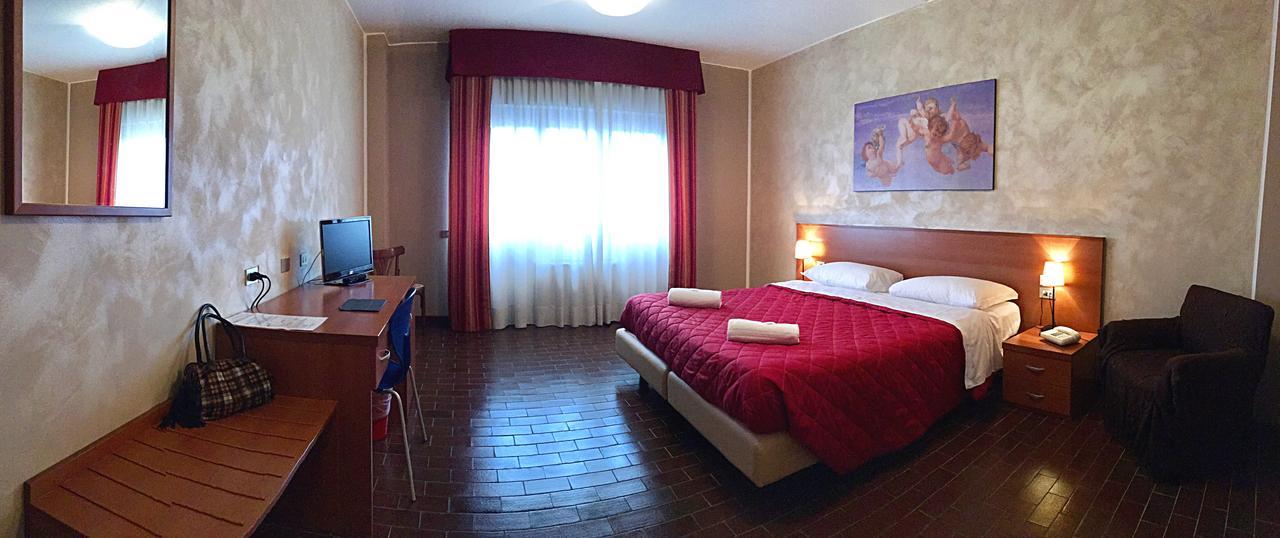 Hotel Forum Rozzano Exterior photo
