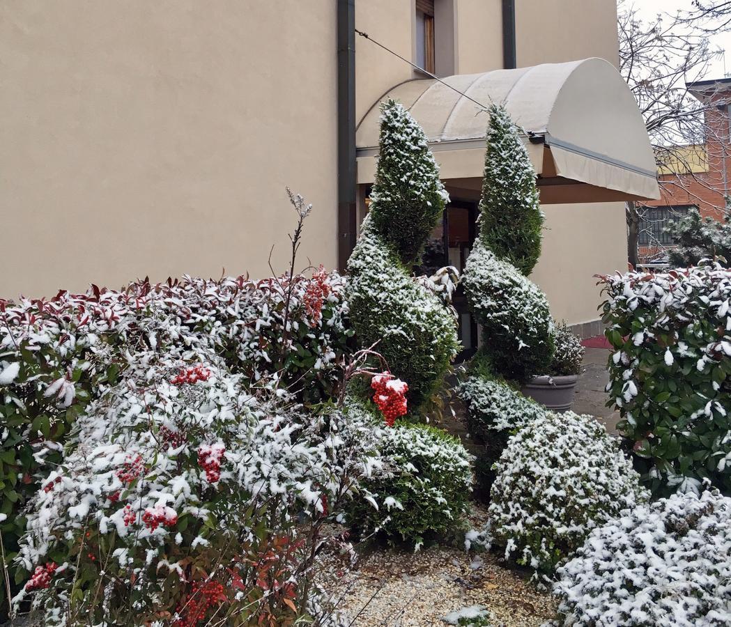 Hotel Forum Rozzano Exterior photo