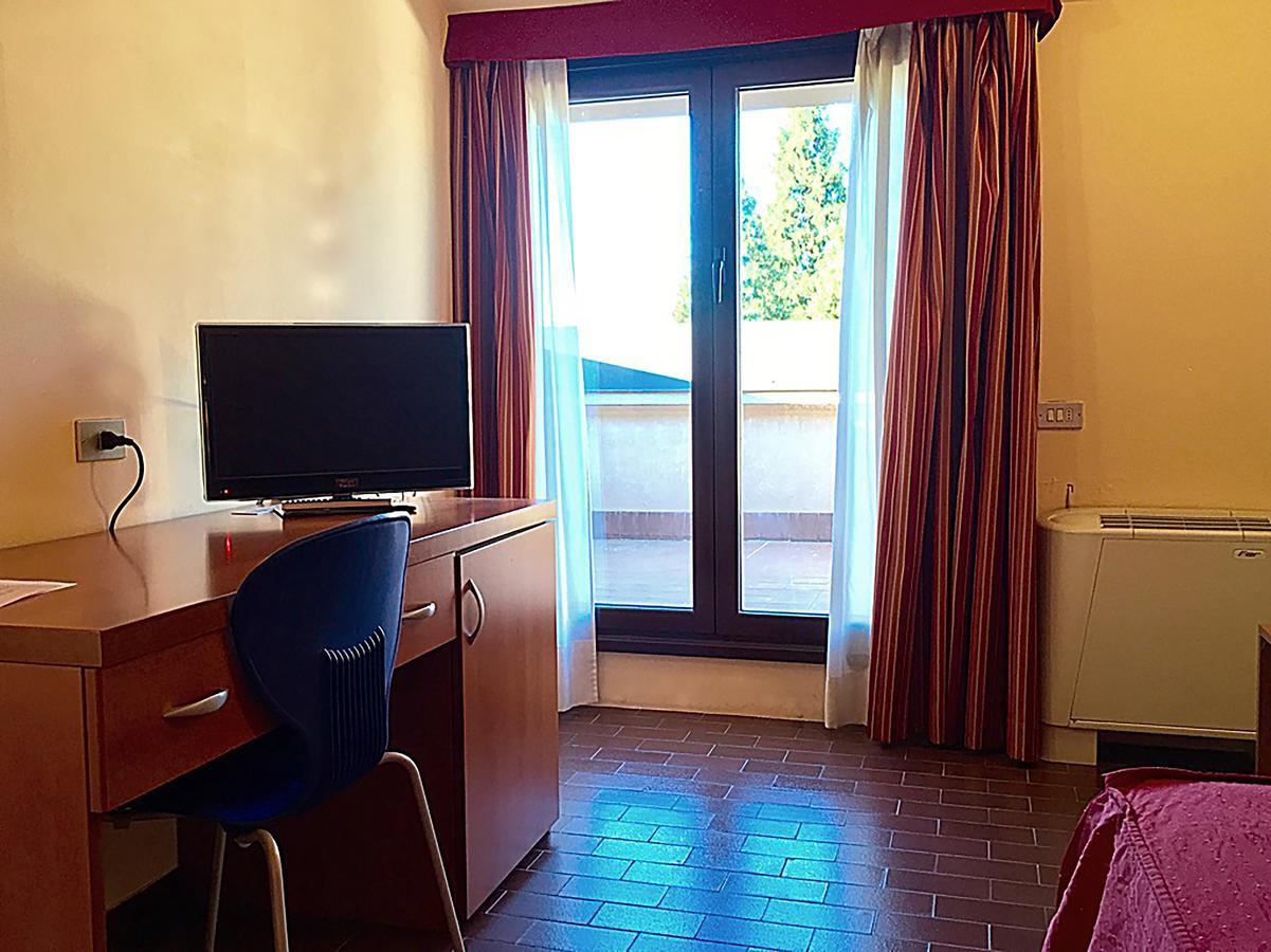 Hotel Forum Rozzano Exterior photo