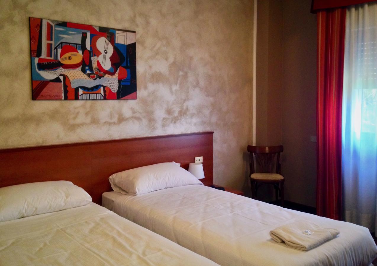 Hotel Forum Rozzano Exterior photo