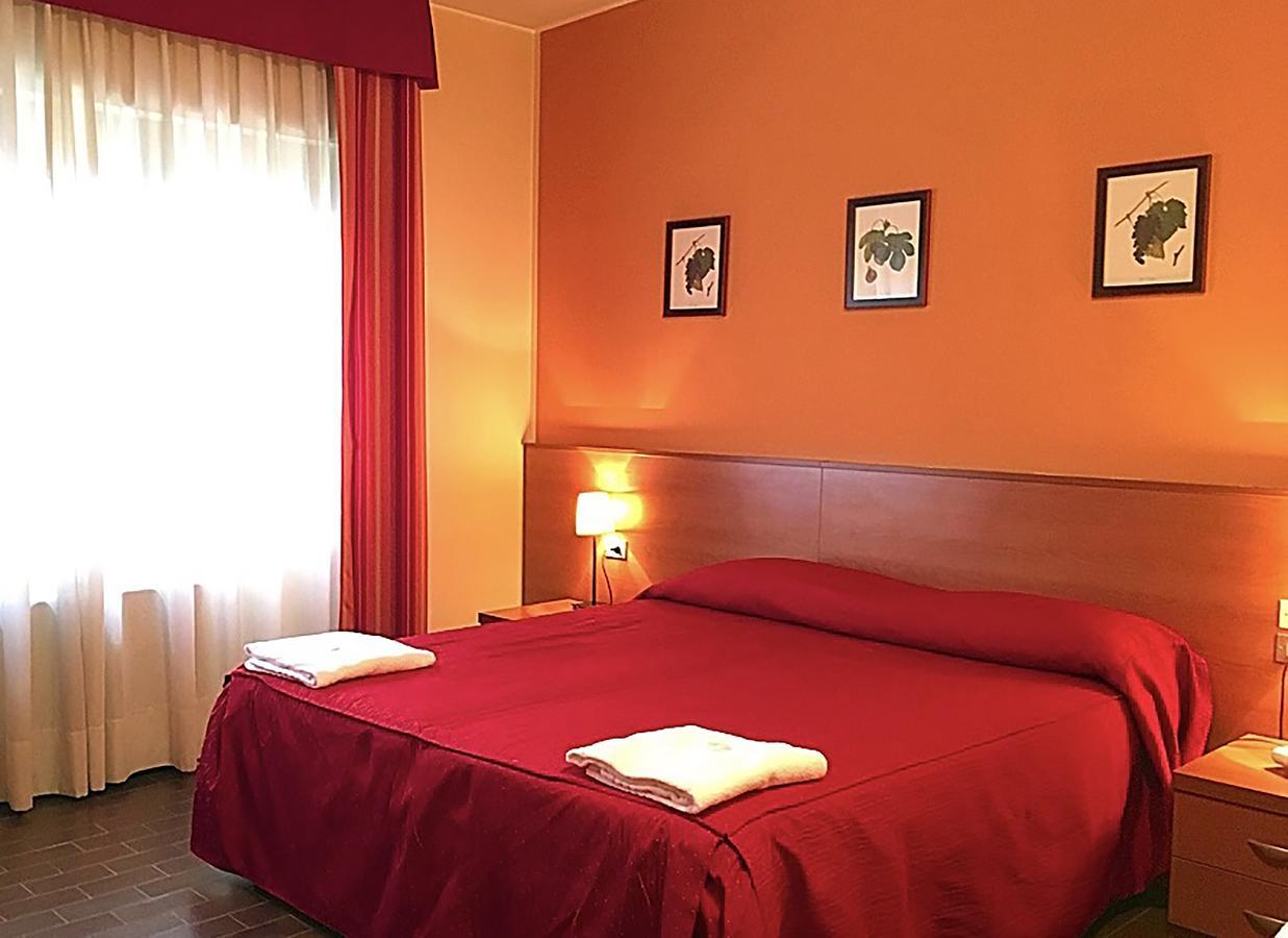 Hotel Forum Rozzano Exterior photo