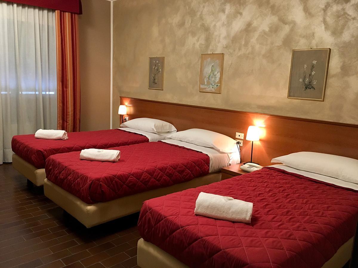 Hotel Forum Rozzano Exterior photo