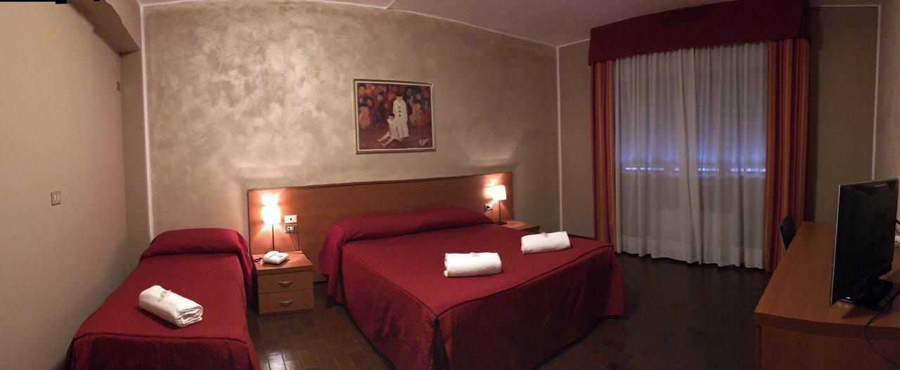 Hotel Forum Rozzano Exterior photo