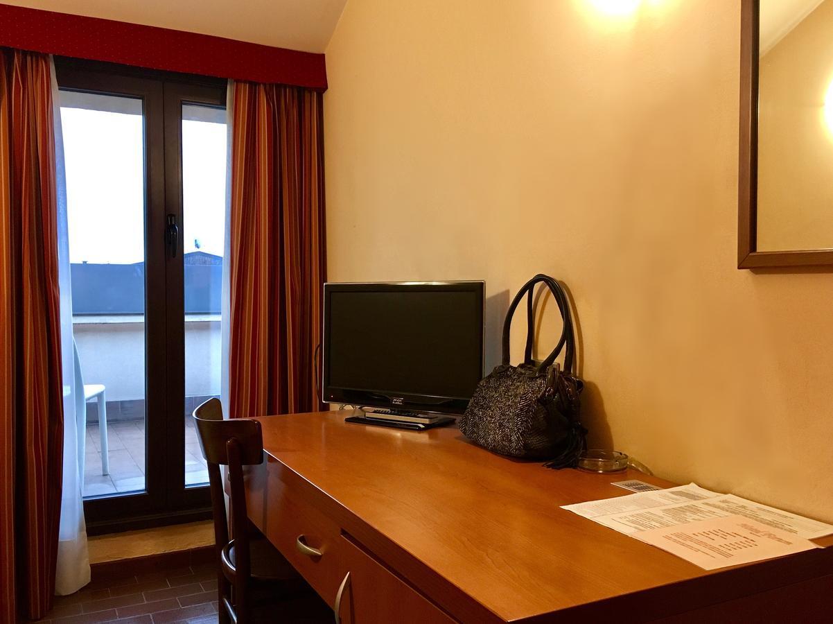 Hotel Forum Rozzano Exterior photo