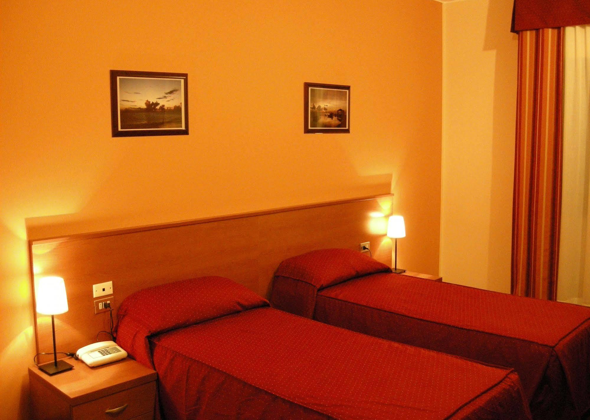 Hotel Forum Rozzano Exterior photo