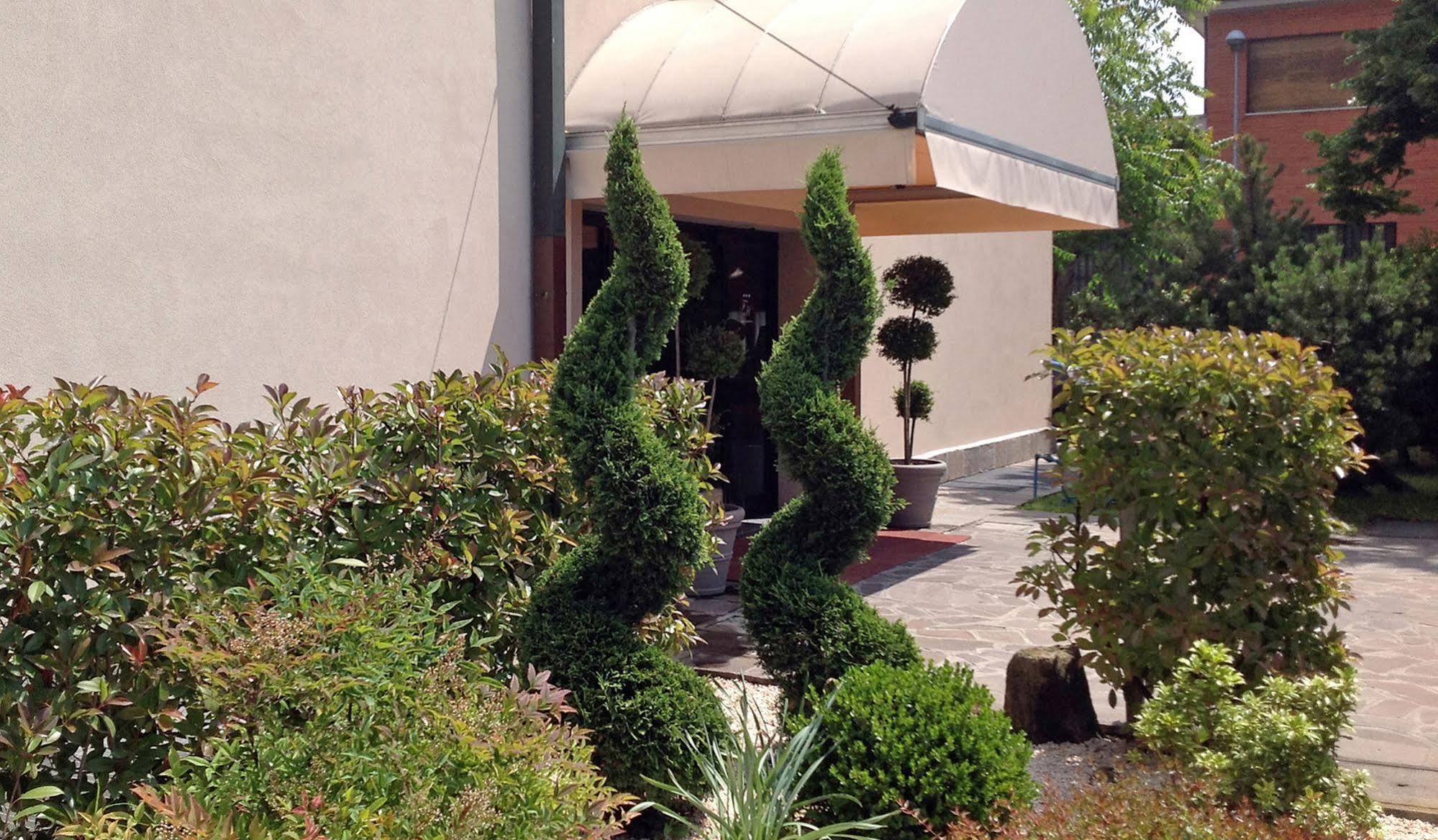 Hotel Forum Rozzano Exterior photo
