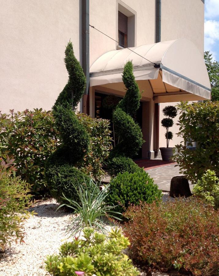 Hotel Forum Rozzano Exterior photo
